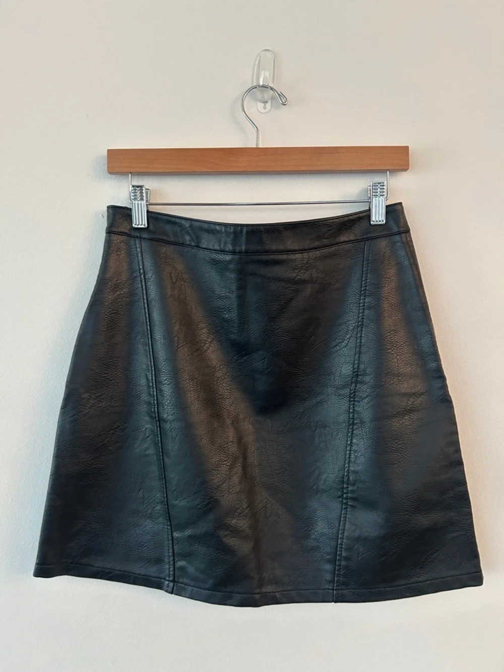 Zara Black Faux Leather Mini Skirt with Side Zipper - Picture 3 of 4